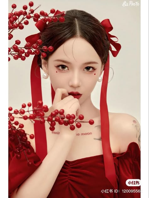 Cny Makeup Chinese New Years, Lunar New Year Hairstyle, Cny Hairstyle, Cny Aesthetic, Lunar New Year Photoshoot, Chinese Photoshoot Ideas, Photo Ideas Instagram Selfie, Chinese New Year Photoshoot, Chinese New Year Makeup