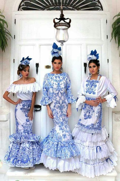 Macarena Delgado !  mmm love flamecas dresses Spanish Costume, Flamenco Costume, Spanish Dress, Flamenco Dress, Flamenco Dancing, Spanish Fashion, Three Women, Flamenco Dancers, Mode Boho