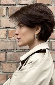 Boycut For Women Straight Hair, Short Crop Hair Women, Elegant Pixie Cut, Boycut Hairstyle Woman, Pixie Haircut Bangs, Crop Hairstyles For Women, Boycut For Women, Straight Pixie Haircut, Side Part Pixie Haircut