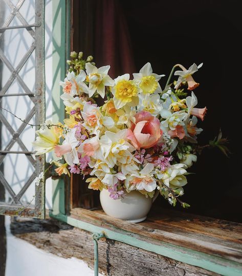 Milli Proust, Flower Aesthetics, Neutral Wedding Flowers, Spring Designs, Spring Floral Arrangements, Wedding Flower Inspiration, Bouquet Arrangements, Fresh Flowers Arrangements, Spring Bouquet