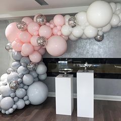 Pink And White Balloon Garland, White Balloon Garland, Debut Theme, Birthday Gifts For Best Friend, White Balloons, Wedding Balloons, Grey Baby, Birthday Dinners, 80th Birthday