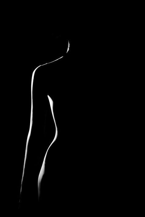 Shadow Portraits, Low Key Portraits, Low Key Photography, Pisces Scorpio, Scorpio Rising, Rim Light, Dark Portrait, Black Paper Drawing, Body Art Photography