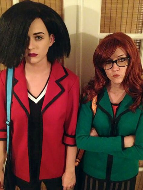 Katy Perry, Daria and Jane Cosplay Daria Costume, Katy Perry Halloween Costume, Katy Perry Halloween, Feminist Halloween Costumes, Daria And Jane, Jane Lane, 90s Halloween Costumes, Best Celebrity Halloween Costumes, Halloween Costumes To Make