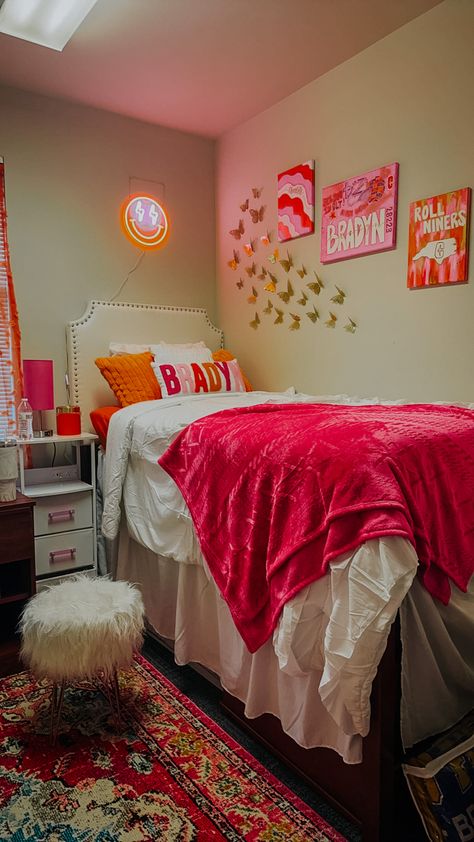 Pink Orange Blue Bedroom, Hot Pink Dorm Room Ideas, Pink And Orange Bedroom Ideas, Pink And Orange Dorm Room Aesthetic, Orange And Pink Room Aesthetic, Dorm Room Aesthetic Pink, Pink Orange Room, Pink And Orange Room, Pink And Orange Dorm Room