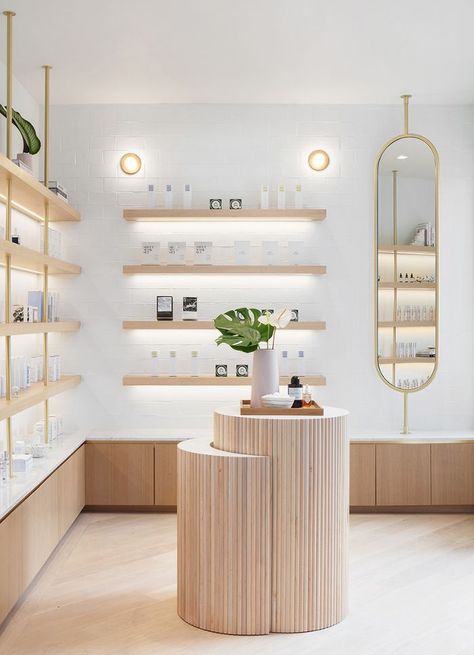 Tiered Retail Display, Skincare Boutique Design, Modern Jewelry Display Retail, Free Standing Retail Display, Med Spa Front Desk, Salon Display Ideas Retail, Spa Entryway Ideas, Skincare Room Design, Boutique Shelving Ideas