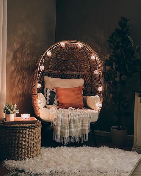 25 Modern And Stylish Indoor Egg Chair Ideas You Will Love Egg Chairs Outside, Egg Chair Decoration Ideas Outdoor, Papasan Chair Ideas, Papasan Chair Decor, Egg Chair Ideas, Egg Chair Decoration Ideas, Egg Chair Outdoor, Rattan Egg Chair, Nest Chair