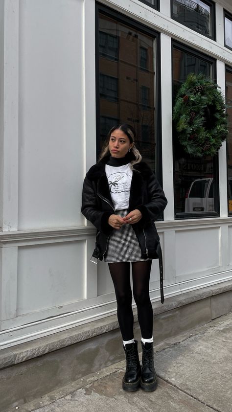 Dr Martens Tights Outfit, Black Tights Doc Martens Outfit, Jaden Doc Martens Outfit, Doc Martens Skirt Outfits, Sinclair Dr Martens Outfit, White Socks Outfit, Dr Martens Boots Outfit, Dr Martens White, Check Mini Skirt