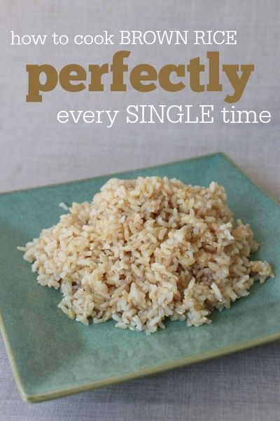 How to cook brown rice perfectly every single time -- totally foolproof instructions! Cook Brown Rice, Perfect Brown Rice, Brown Rice Cooking, Baking Hacks, Rice Side, Brown Rice Recipes, Cous Cous, Bowl Recipes, Clean Eats