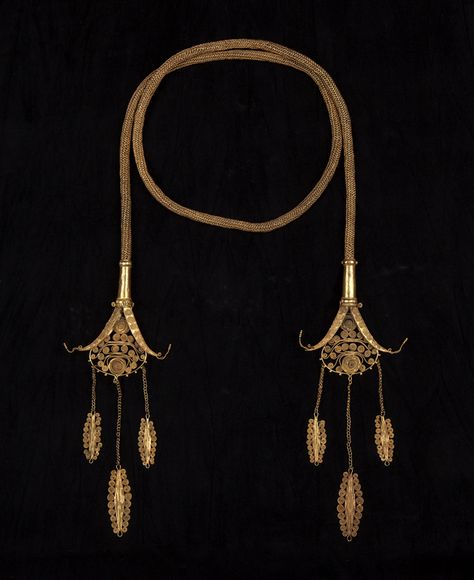 Sumba Indonesia, Royal Chain, South East Asian, Ancient Jewels, Ancient Jewellery, Historical Jewellery, East Asian, Ancient Jewelry, Gold Wire