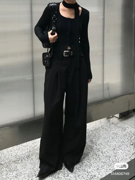 fall outfits 2023 Modern Japanese Clothes Style, Asian Corporate Fashion, Me As An Outfit, Elegant Alternative Outfit, Corp Core Fashion, Business Casual Alternative Style, Classy Alternative Outfits, Dark Fem Outfits, Dark High Fashion