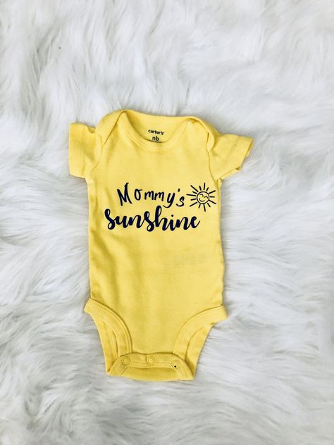 Mommy’s Sunshine onesie Sunshine Onesie, Diy Shirts, Diy Summer, Diy Cricut, Diy Shirt, Cricut Ideas, Cricut Projects, Baby Onesies, Cricut