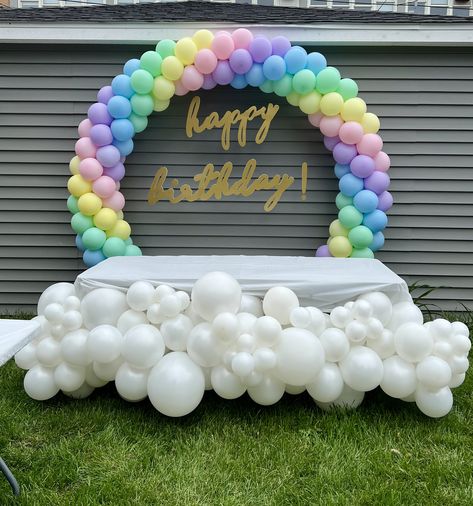 Rainbow Balloon Arch, Mickey Mouse Themed Birthday Party, Rainbow Backdrop, Mermaid Birthday Party Decorations, Diy Balloon Decorations, Rainbow Balloons, Balloon Centerpieces, Rainbow Theme, Balloon Backdrop