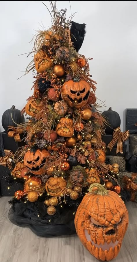 Halloween Christmas Tree Decoration Ideas Diy Halloween Tree Decorations, Halloween Christmas Tree Ideas, Halloween Trees Ideas, Black Halloween Tree, Fall Christmas Tree, Halloween Tree Decorations, Nightmare Before Christmas Tree, Halloween Christmas Tree, Halloween Decor Diy