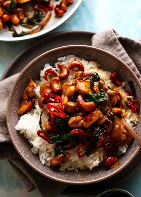 Thai Cashew Chicken Stir Fry on jasmine rice in a bowl, ready to be eaten Cashew Chicken Stir Fry, Crunchy Noodle Salad, Thai Cashew Chicken, Chicken Cashew Stir Fry, Thai Stir Fry, Vegetarian Oyster Sauce, Recipetin Eats, Recipe Tin, Cashew Chicken