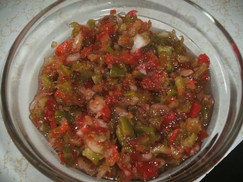 When I serve this relish my guests agree that it is the best relish they have ever tasted. It is not your typical pickle relish, but is made from sweet peppers and onions. It can be made entirely from green peppers, but the sweet red pepper gives it a beautiful appearance. I use a mini food processor to chop the onions. It is so easy. Pepper Relish Recipe, Sweet Pepper Relish, Yummy Easy Snacks, Mini Food Processor, Cheesesteak Stuffed Peppers, Pepper Relish, Tomato Relish, Relish Recipes, Sweet Pepper