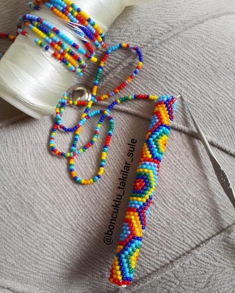 Masai Beadwork, Making Bracelets With Beads, Bead Loom Designs, Bead Weaving Tutorials, Bead Crochet Patterns, Crochet Jewelry Patterns, Bracelets Handmade Diy, Bead Crochet Rope, Crochet Rope