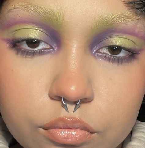 Wicked Witch Of The West Inspired Makeup, D&d Makeup, Makeup Inspiration Colorful, Funky Make Up Looks, Colorful Makeup Looks Eyeshadows, Loud Makeup Looks, Colorful Mascara Looks, Colourful Makeup Aesthetic, Glamlite Scooby Doo