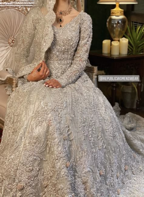 Walima Dress, Desi Wedding Dresses, Nikkah Dress, Asian Wedding Dress, Asian Bridal Dresses, Bridal Dresses Pakistan, Pakistani Wedding Outfits, Bridal Dress Fashion, Indian Bridal Dress