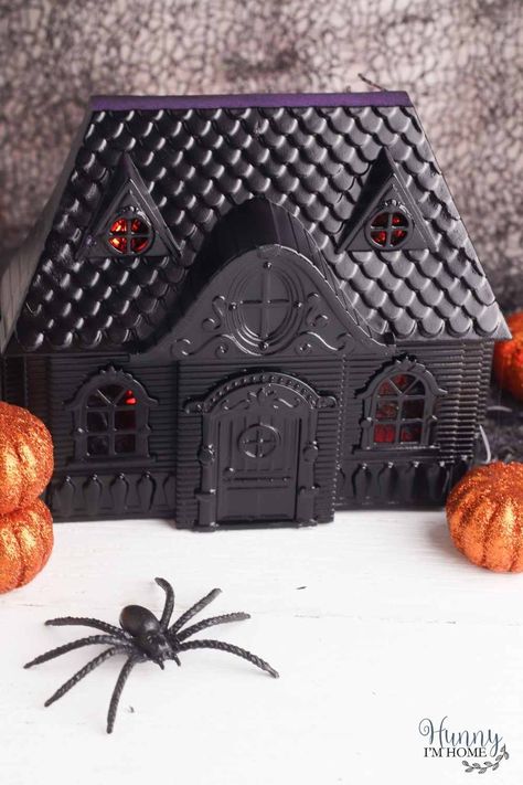 Dollar Tree Haunted House, Tree Doll House, Halloween Dollar Tree, Haunted House Ideas, Haunted House Craft, Beach Crafts For Kids, Dollar Store Halloween Decorations, Haunted House Diy, Cheap Fall Decor