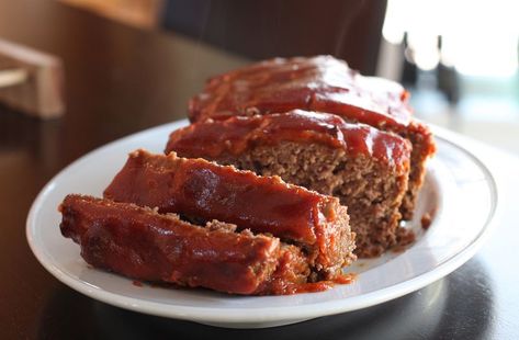 Easy Meatloaf Recipe With Bread Crumbs, Quaker Oats Meatloaf, Basic Meatloaf Recipe, Meatloaf Oatmeal Recipe, Basic Meatloaf, Beef Meatloaf Recipes, Slow Cooker Meat, Leftover Meatloaf, Beef Meatloaf