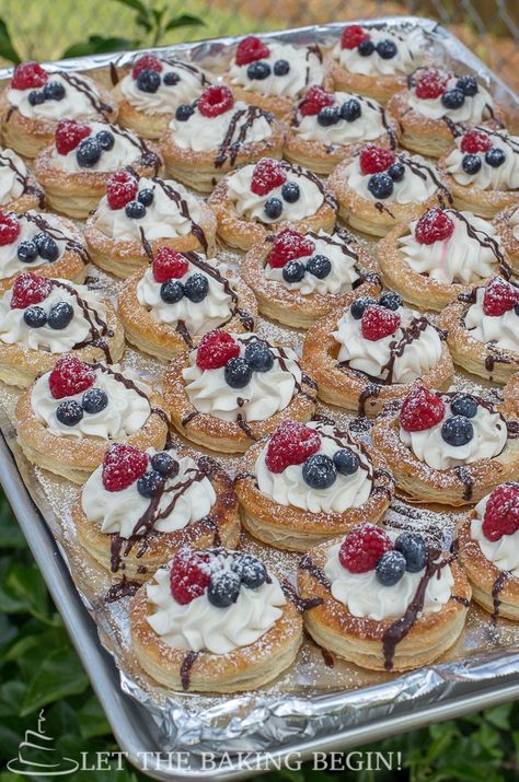 Easy Pastries, Cream Tarts, Berries And Cream, Fruit Tart Recipe, Puff Pastry Filling, Puff Pastries, Puff Pastry Desserts, Puff Pastry Tart, Dessert Party