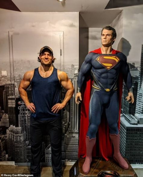 Henry Cavill Superman, Superman Henry Cavill, Robbie Amell, Superman Man Of Steel, Superman Art, Thrifted Outfits, Clark Kent, Man Of Steel, Henry Cavill