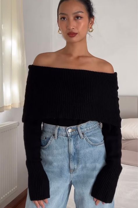 Black Off Shoulder Top Outfit, Short Sweater Outfit, Knitted Top Outfit, Black Top Outfit, Off The Shoulder Top Outfit, Shoulder Tops Outfit, Knit Sweater Outfit, Rib Knit Sweater, Pullovers Outfit