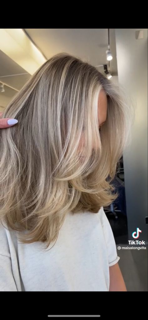 Med Length Hair Color Ideas, Bronde Haircolor Midlength, Blonette Hair Highlights On Blonde Hair, Lived In Blonde Dark Roots Short Hair, Micro Highlights Blondes, Mid Length Hair Dark Blonde, Platinum Blonde To Dark Blonde, Warm Blonde Highlights Short Hair, Natural Ash Blonde Balayage