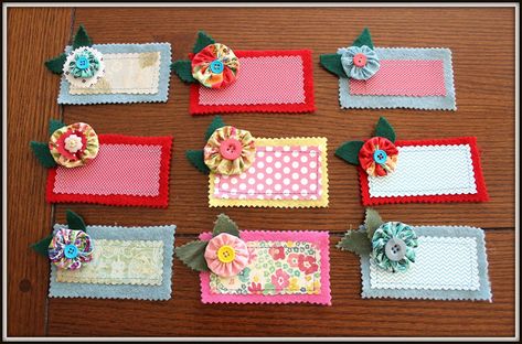 The Vintage Chateau: Quilt Guild Name Tags Fabric Name Tags, Quilt Name Tag Ideas, Quilted Name Tags Ideas, Homemade Name Tags, Quilted Name Tags, Name Tag Design Ideas, Handmade Name Tags, Womans Retreat, Name Tags Ideas