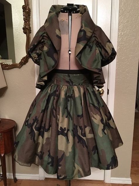 Cute Camo Outfits, Camo Jacket Women, Military Inspired Fashion, Army Dress, Camouflage Dress, Army Look, Camouflage Fashion, Camo Skirt, Camouflage Outfits