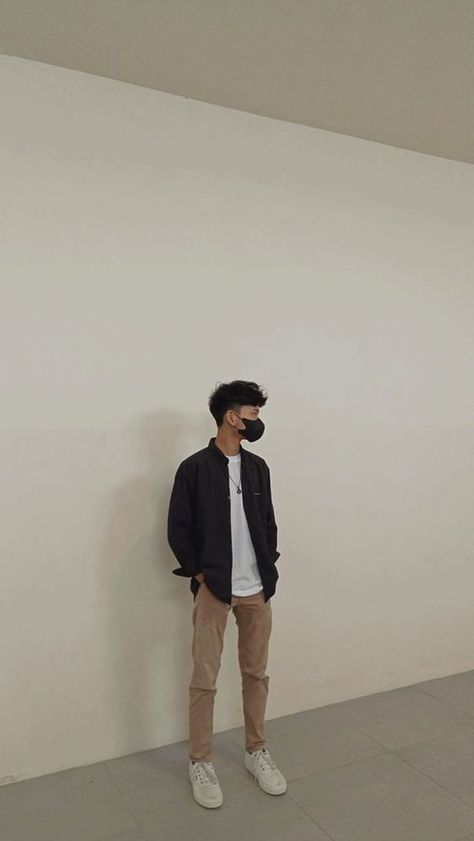 sky boy Outfit Cowo Simple, Outfit Pria Simple, Outfit Cowok Kemeja, Ootd Pria Simple, Ootd Cowo Simple, Uniqlo Men Outfit Casual, Ootd Cowok Casual, Outfit Cowok Simple, Outfit Cowo