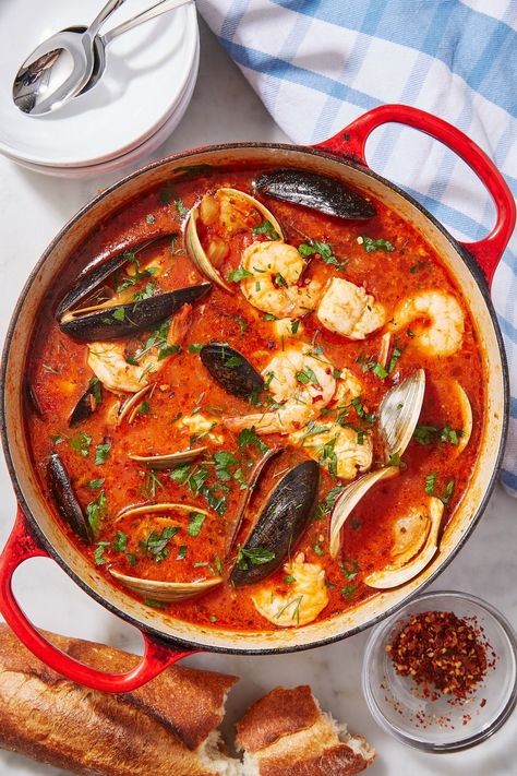 Seafood Cioppino, Cioppino Recipe, Seafood Stew Recipes, Fish Stew Recipes, Seafood Soup Recipes, Hearty Stew, Recipes Salmon, Delicious Seafood Recipes, Seafood Stew