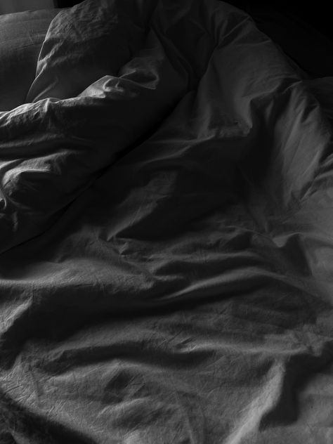 Black Sheets Aesthetic, Black Sheets, Feeling Empty, Cozy Living, Black Aesthetic, Minimalist Home, My Vibe, Good Mood, Lancaster