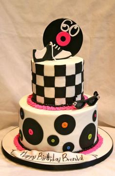 1950's 50s Cake, Festa Rock Roll, 50s Theme Parties, Music Cake, Birthday Cake For Mom, 50th Cake, 50th Party, 50th Birthday Cake, Themed Birthday Cakes