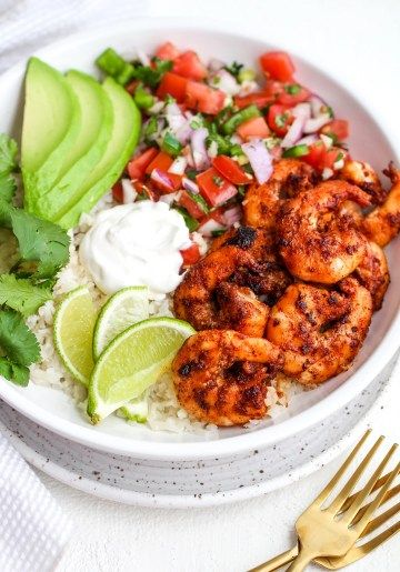 Healthy Chipotle Shrimp Burrito Bowls - The Bettered Blondie Lime Cauliflower Rice, Shrimp Burrito, Chipotle Shrimp, Cilantro Lime Cauliflower Rice, Healthy Bowls Recipes, Burrito Bowls, Healthy Bowls, Burrito Bowl, Balanced Meals