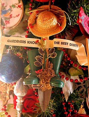 Garden Themed Christmas Ornaments, Garden Themed Christmas Tree, Therapy Garden, Themed Ornaments, Vancouver Washington, Themed Christmas, Garden Christmas, Christmas Garden, Fun Easy Crafts