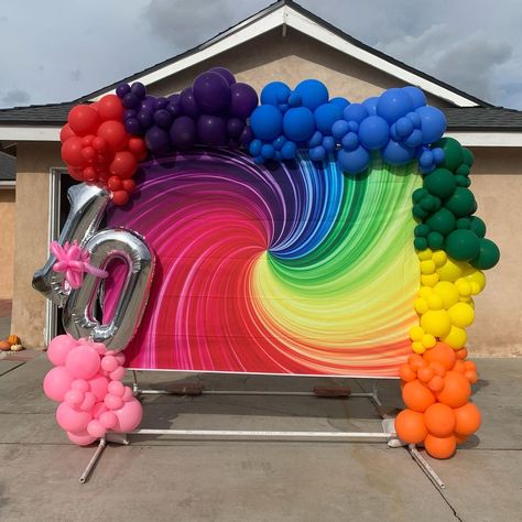 Tie Dye Balloon Arch, Tie Dye Birthday Party, Tie Dye Birthday, Balloon Wall, Wall Backdrops, Balloon Art, 9th Birthday, 7th Birthday, Balloon Arch