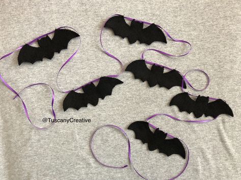 Halloween Lifestyle, Skull Garland, Bat Garland, Felt Bat, Halloween Felt Crafts, Crochet Christmas Garland, Porch Halloween, Felt Spring, Bat Craft