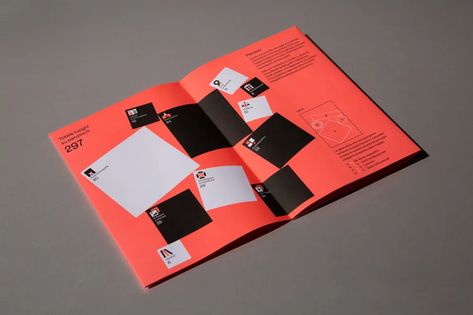 Panzoo’s Free Pocket Guide To Discover All That Rome Has To Offer – PRINT Magazine Annual Report Layout, Typography Magazine, Colorplan Paper, Data Visualization Design, Infographic Design Inspiration, School Photography, Publication Design, Information Design, Book Layout