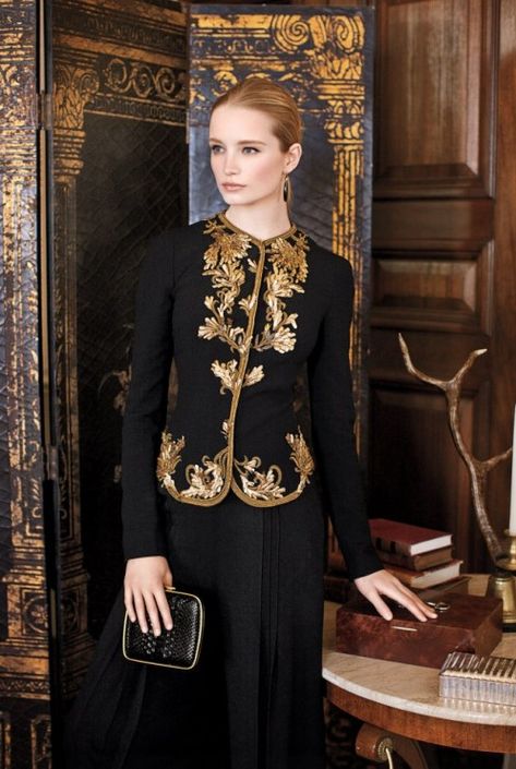 Ralph Lauren Fall/Winter 2012 Maud Welzen, Ralph Lauren Fall, Moda Chic, فستان سهرة, Ralph Lauren Collection, Gold Embroidery, Blazer And Shorts, Embroidered Jacket, Guest Outfit