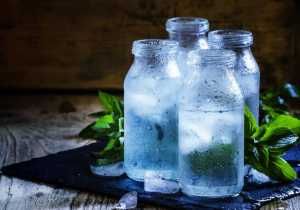 7 Ways Drinking More Water Can Make Your Body Better | BlackDoctor How To Distill Water, Drinking Black Coffee, Homemade Smoothies, Turmeric Latte, Naturopathic Medicine, Healthy Vegan Snacks, Nourishing Foods, Healthy Diet Tips, Distilled Water