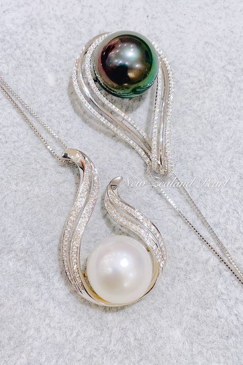 Pearl Jewellry, Beaded Sweatshirt, Modern Pearl Jewelry, Golden Jewellery, Pearl Diamond Pendant, Tahitian Pearl Pendant, Tahitian Pearl Earrings, Pearl Jewelry Design, Diamond Pendant Sets