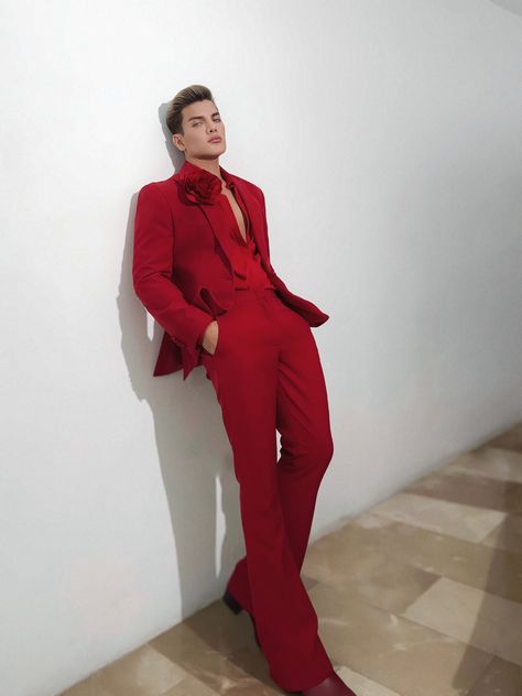 Magenta Suit Men, Christmas Outfit Ideas For Men Casual, Monochromatic Outfit Aesthetic Men, Gala Suits For Men, Grwm Men, Maroon Pictures, Christmas Outfit Ideas For Men, Leo Fashion, Graduation Suit