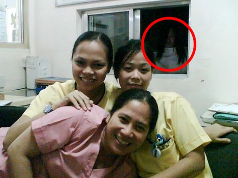 81 Pics That'll Freak You Out WHEN YOU SEE IT | Bored Panda Once You See It You Cant Unsee It Creepy, Real Ghost Photos, Ghost Caught On Camera, Real Ghost, Real Ghosts, Ghost Photos, When You See It, Apa Aja, Photoshop Editing