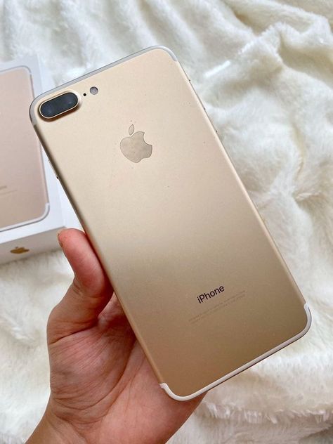 Ipad Organizer, Iphone Pics, Iphone Giveaway, Iphone Obsession, Gold Iphone, Iphone Pictures, Technology Accessories, Online Shop Accessories, Birthday Wishlist