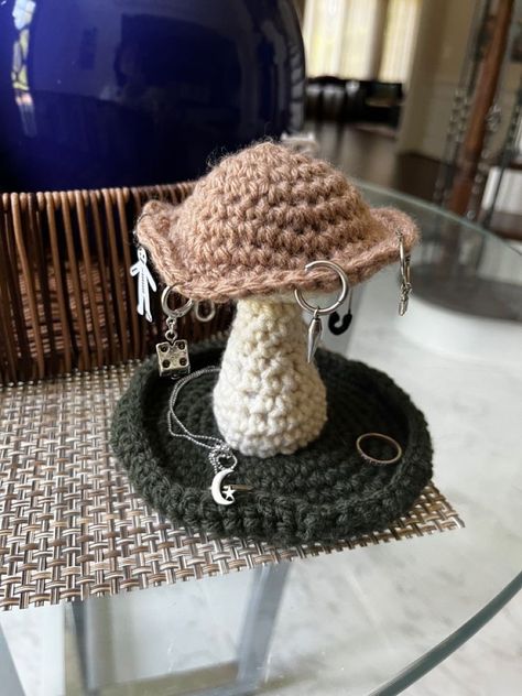 Knitted Earring Holder, Cottagecore Jewelry Holder, Crochet Grunge Aesthetic, Grunge Fairycore Crochet, Knit Jewelry Holder, Fairycore Crochet Ideas, Omazingpaige Crochet, Crochet Room Aesthetic, Crochet Earrings Holder