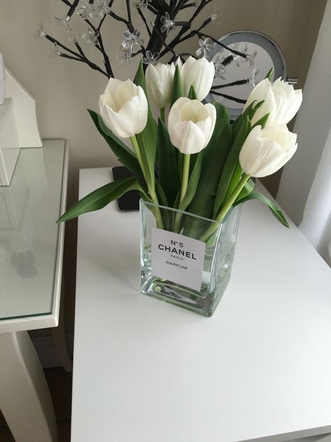 Chanel Flower Vase, Flower Arrangements Vase, Feminine Esthetics, Vase Flower Arrangements, Chanel Flower, Vase Home Decor, Flower Vase Arrangements, Chanel No 5, Vase Flower