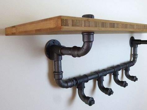 Wandgarderoben, Garderobenleisten - ilTubo DIY Möbel aus Stahlrohr und Gewindefittings Steampunk Bedroom, Galvanized Pipe, Industrial Design, Sweet Home, New Homes, Bedroom, Quick Saves, Home Decor, Design