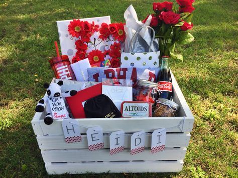 Cute Alpha Phi big and little sorority basket!!! Cheer Senior Night Gifts Baskets, Senior Night Baskets, Sorority Gift Baskets, Little Baskets Sorority Ideas, Senior Baskets, Senior Basket, Sorority Baskets, Cheer Box, Big/little Baskets