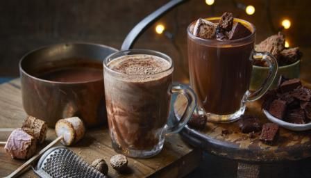 Eggnog Hot Chocolate, Chocolate Day Images, Christmas Starters, Drinking Chocolate, Easy Christmas Treats, Hot Chocolate Drinks, Bbc Food, Christmas Hot Chocolate, Chocolate World